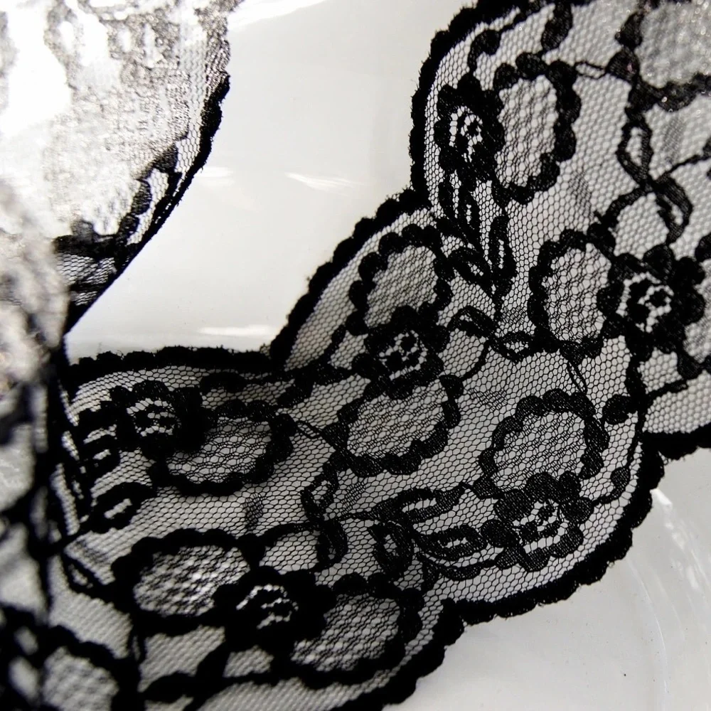 Wrights Flexi-Lace Cream and Black Hem Facings, 2.5 Yards